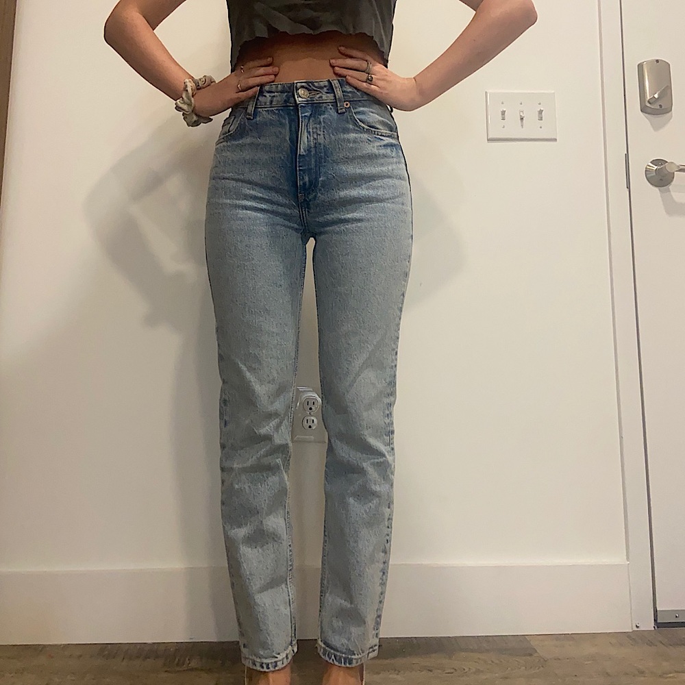 Fashionable Zara jeans worn once!! Size 4 but run very small, more like a 00